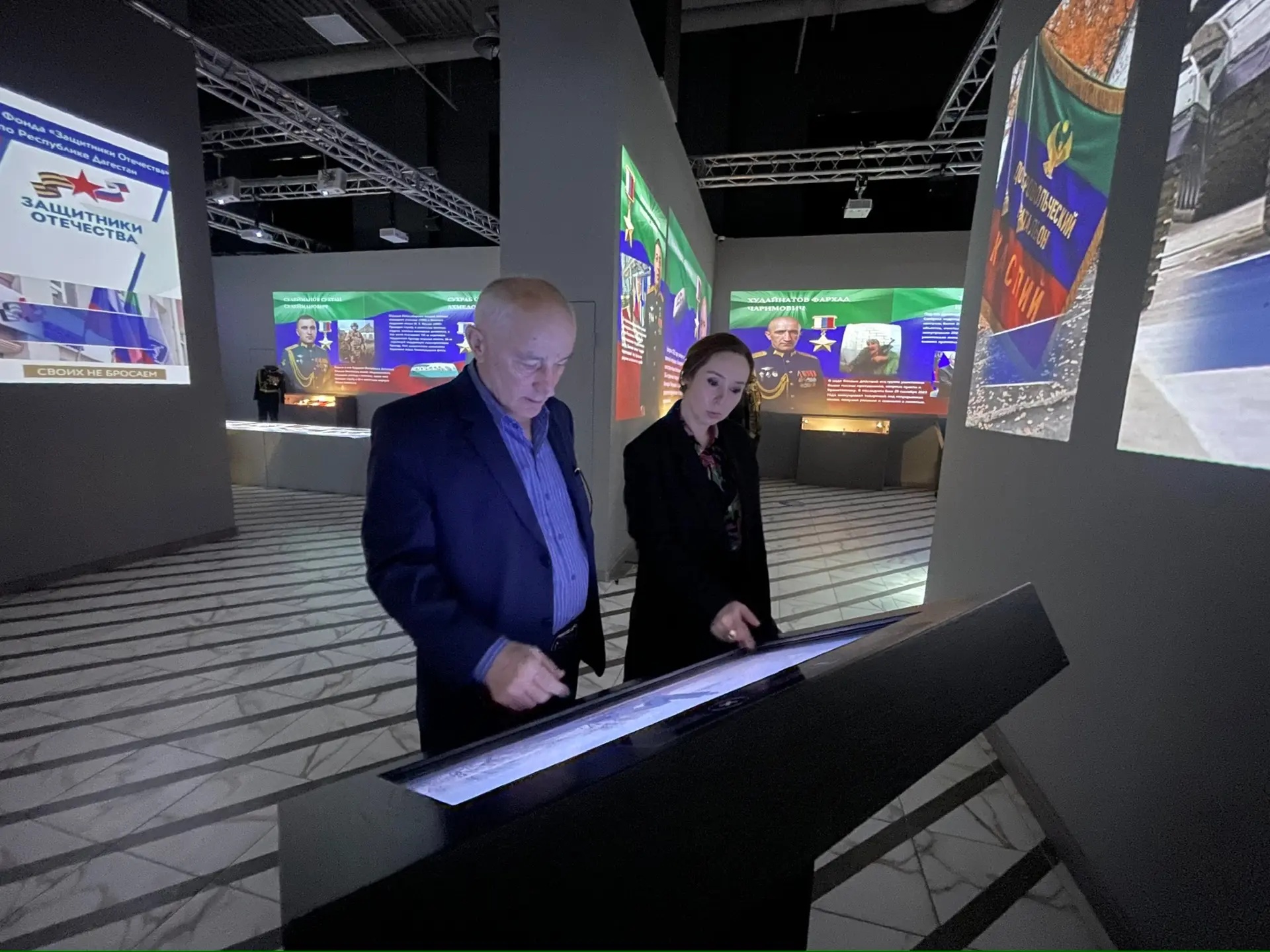 Сотрудники Минцифры Дагестана посетили патриотическую выставку